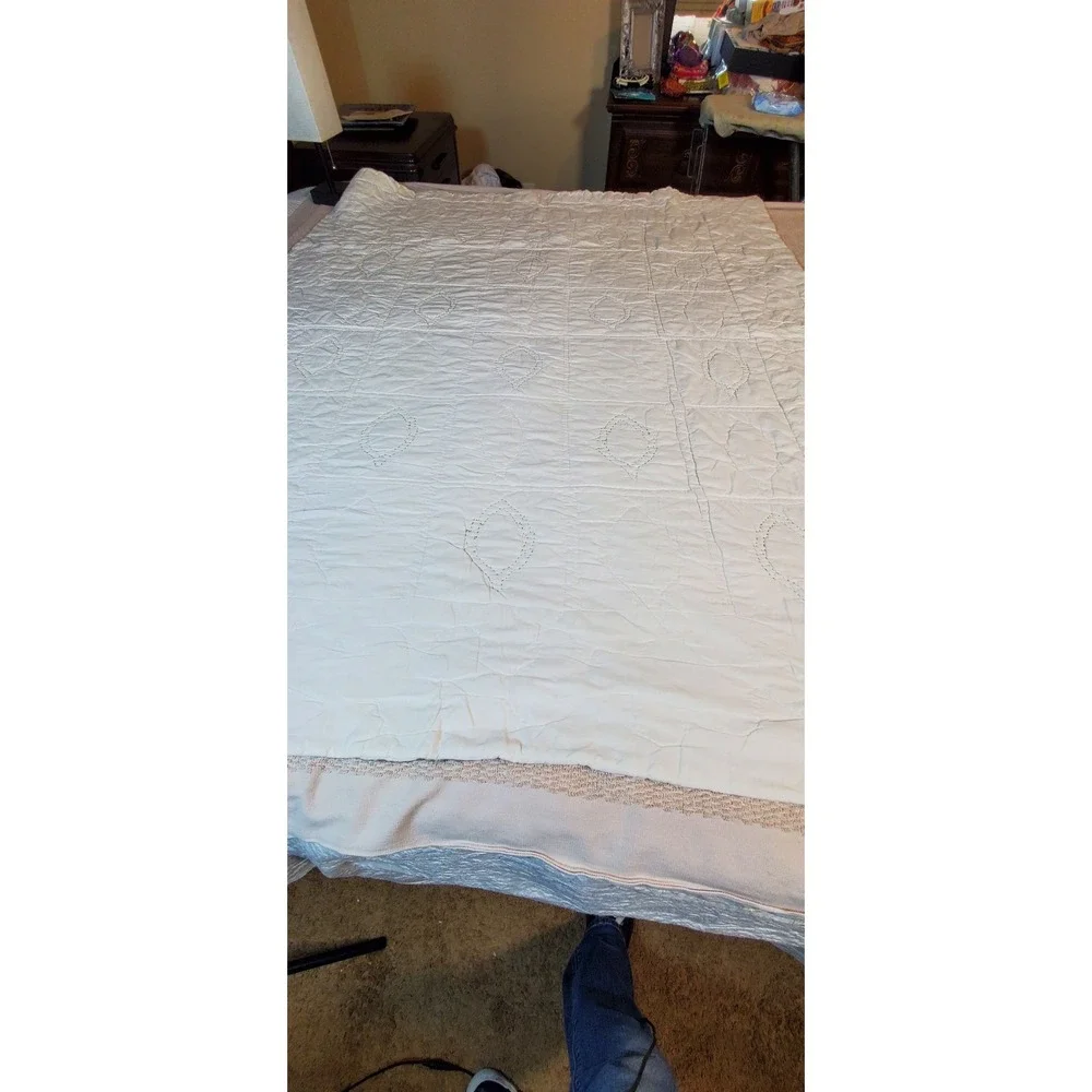 Vtg Handsewn Embroided Lap Quilt '70 Leaf‎ Motif - Need Minor Repair- 55x44